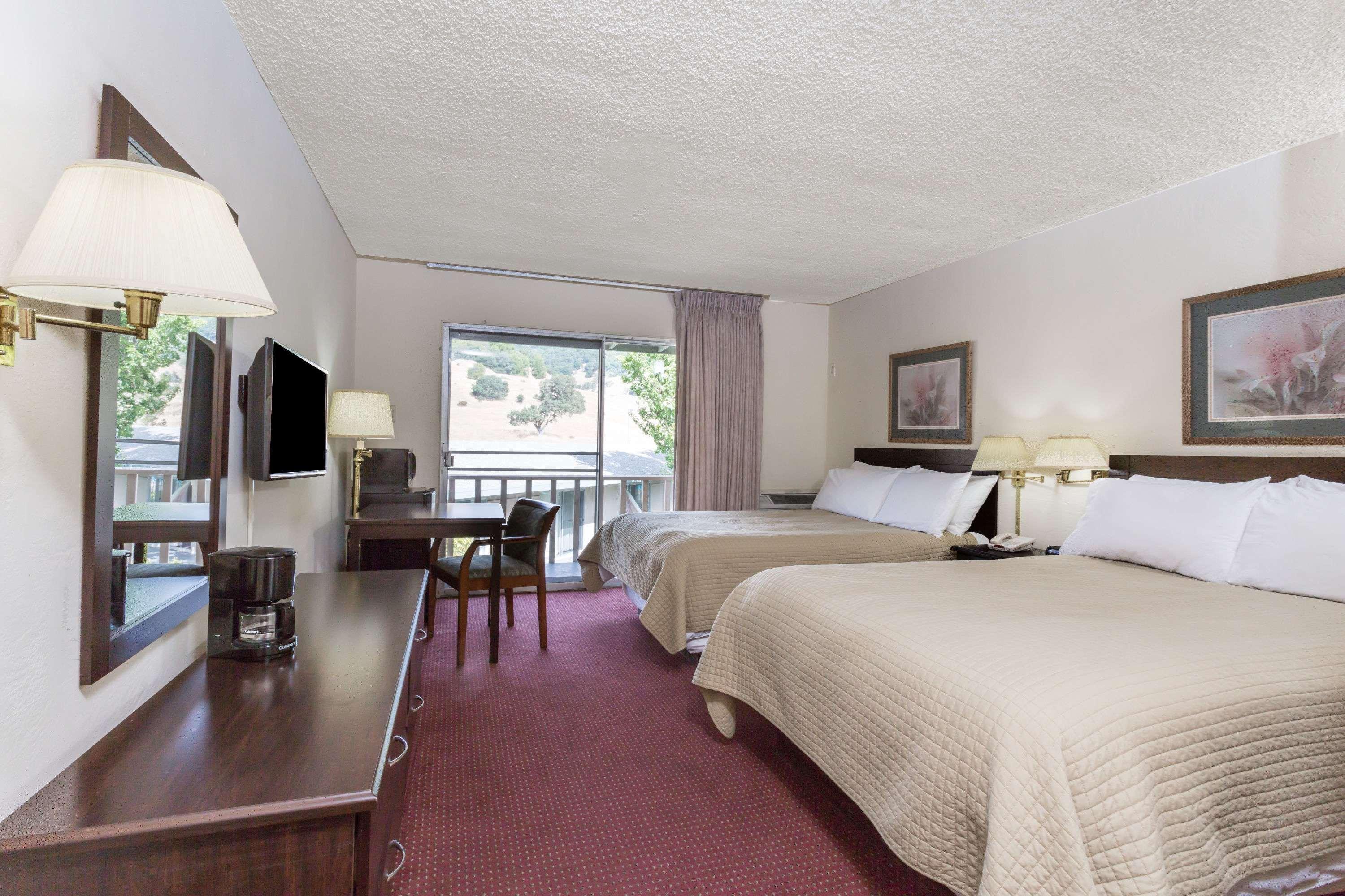 Days Inn By Wyndham Novato/San Francisco Экстерьер фото