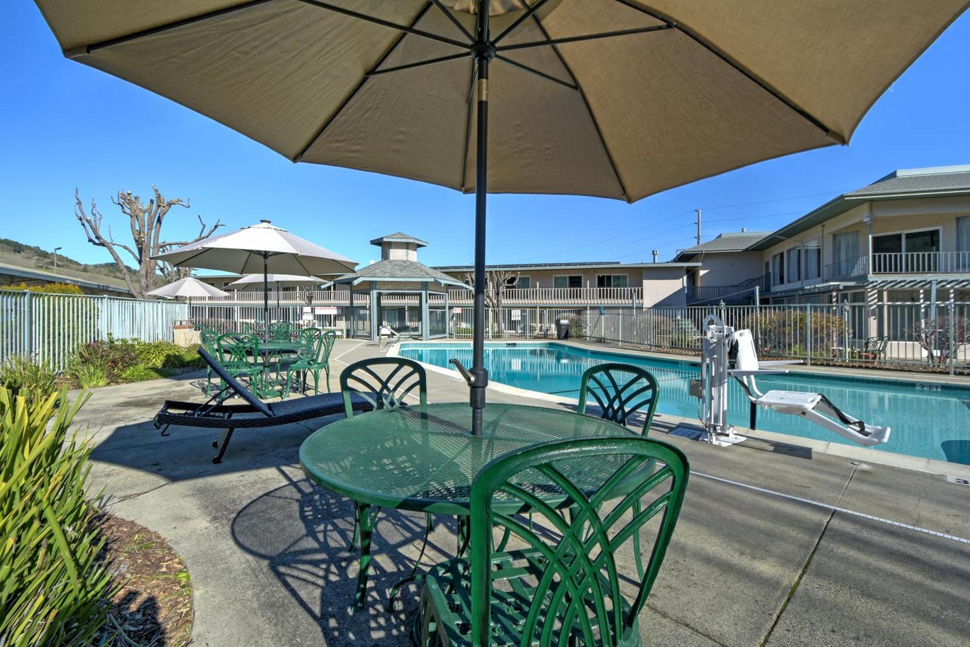 Days Inn By Wyndham Novato/San Francisco Экстерьер фото