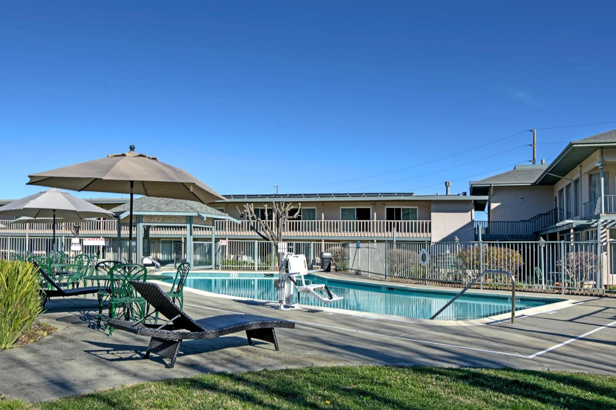 Days Inn By Wyndham Novato/San Francisco Экстерьер фото